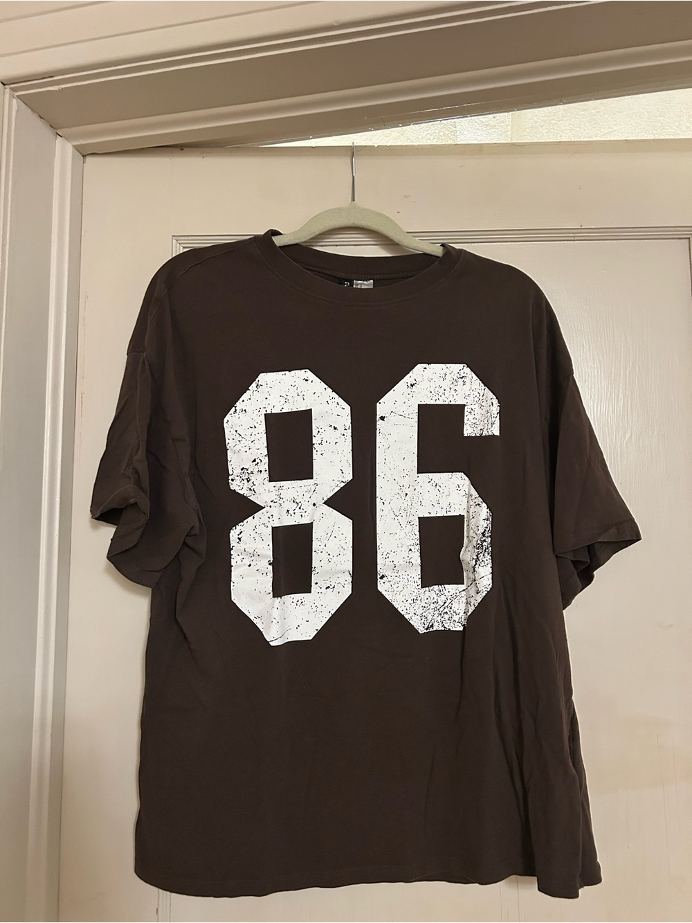H&M Brown Short Sleeve Tee with White '86' Graphic